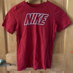 Nike Youth Boys Large Athletic Cut Red Tee Shirt, pre-owned